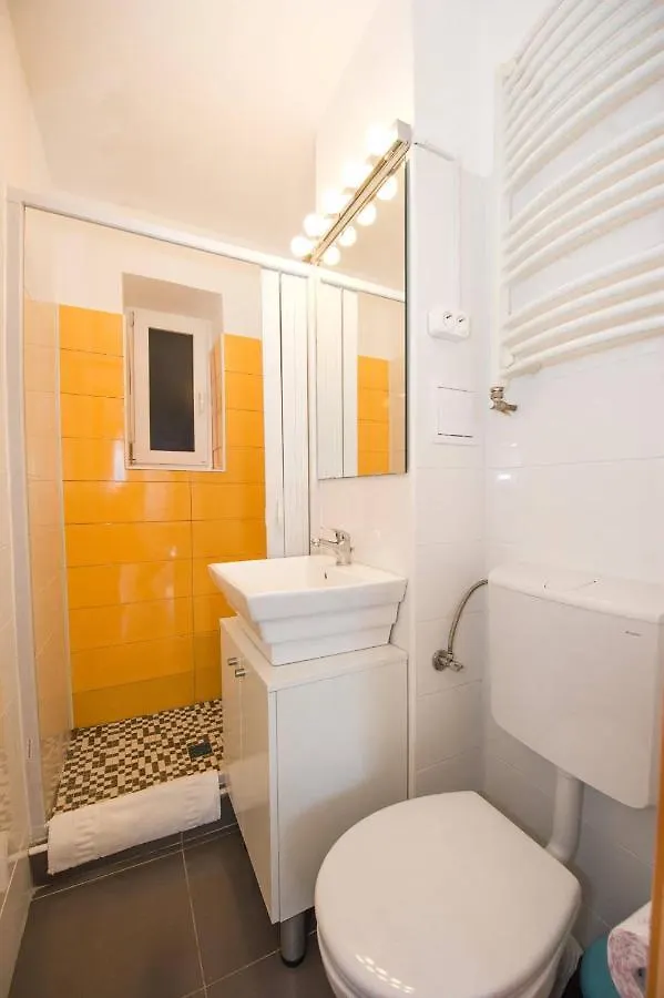 Colors Apartment Cismigiu Gardens Bucarest